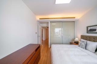 Elegant 2 Bedroom Apartment Walk to Xujiahui Malls - 9