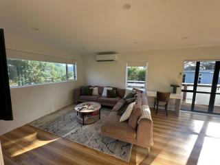 Waikanae Beach Abode - 9