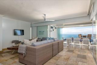3 Bedroom Beachfront Apartment - 5