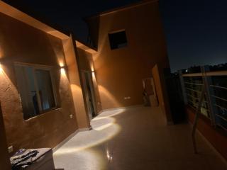 Sunny Roof Top Apartment - 9