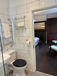 Grace's Guesthouse Room 4 - 2