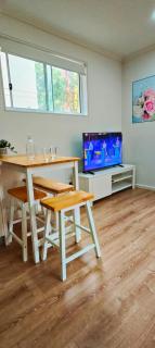 Modern one-bedroom APT Queen bed and a single air bed - 8