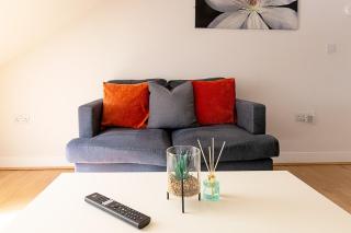 Town Centre Apartment with FREE Parking - 1