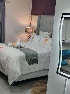 Mayaza Luxury Apartment - 2