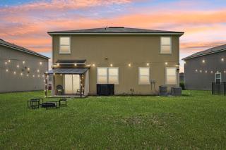 Lakefront Luxury Retreat 5BR - 3