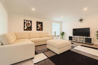 Santa Monica Beach Retreat with Hot Tub, Billiards & Grill - 0