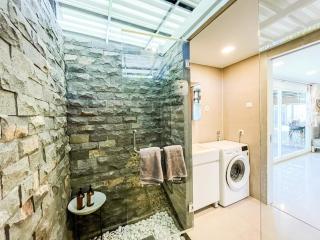 Tropical 2BR Escape & Walk to Selong Belanak Beach - 2