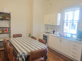 Spacious Queen Room in Earlwood - EW2 - 6