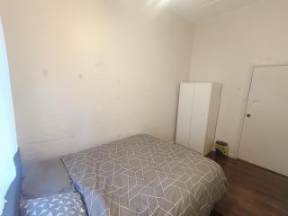 Affordable Queen Room in Earlwood - EW5 - 8