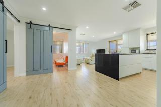 Bright Airy Retreat with Garden - 6