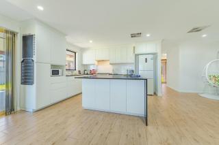 Bright Airy Retreat with Garden - 4