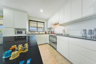 Bright Airy Retreat with Garden - 3