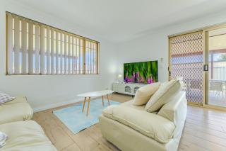 Bright Airy Retreat with Garden - 0