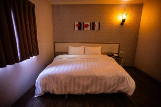 Jungle City Motel - 5