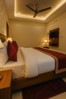 Hotel Vrindavan Palace - A Luxury Stay with Parking near Prem Mandir City Center - 7