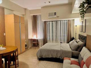 Studio in Eastwood City with Free Pool, Parking & Netflix - 9