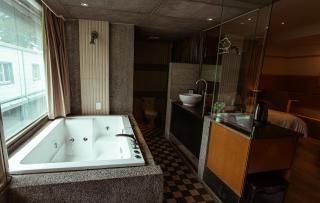 Jungle City Motel - 2