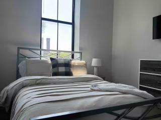 5BR 2BA , Sleeps 10, Downtown , Near PPAC - 9