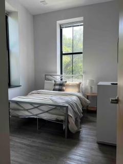 5BR 2BA , Sleeps 10, Downtown , Near PPAC - 7