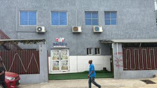 da vics hotel rooms airport pickup available - 1