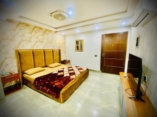 Eiffel Luxora lily studio - 3