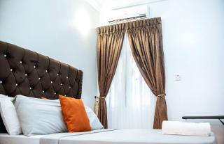 Stylish Lekki Phase 1 1BR Flat 24/7 Power - 1