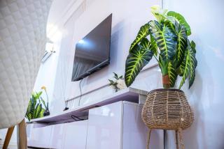 Stylish Lekki Phase 1 1BR Flat 24/7 Power - 4