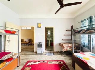 Backpackers Bunkhouse Siliguri - 2