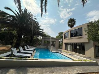 Sandown Suites and Conference Centre - 0
