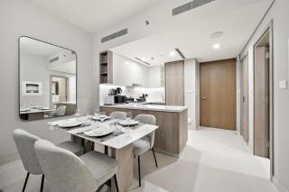 FIRST CLASS 1BR Majestic Marina Views - 3