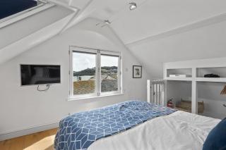 Cosy Fisherman's Cottage Seconds from Waterfront - 0