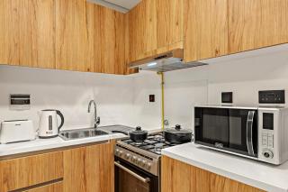 FIRST CLASS 1BR Luxe in Heart of Abu Dhabi - 4