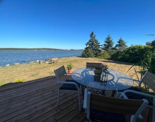 Ocean views, waterfront cottage on Rainbow Haven - 1