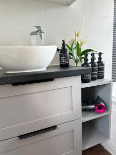 Free Parking 11 Guests Family&Contractors Bedford - 7