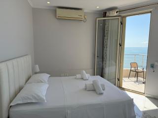 LuxurySeaview Apartment - 5