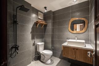 EMALIA Centre Building-Old Quarter-Elevator-Bathtb-Laundry - 2