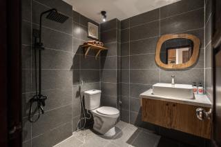 EMALIA Centre Building-Old Quarter-Elevator-Bathtb-Laundry - 1