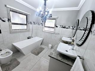 Mabheleni Lodge - 1