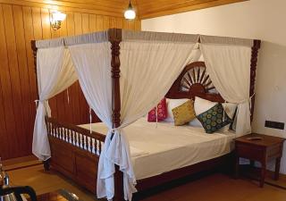 Shantitheeram Ayurveda Lakeside Heritage Resort - 6