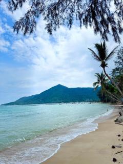 White Pearl 2BR Beachfront House Malibu Seaview - 6