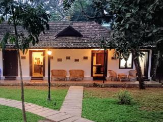 Shantitheeram Ayurveda Lakeside Heritage Resort - 2