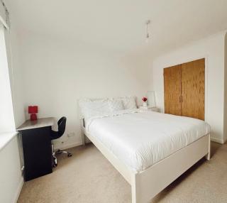 Women Room in The HEART of TowerHill - 9