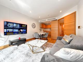 Battersea Power Station 2Bed 2Bath, Riverside Balcony Terrace, AC, 1000MB internet speed - 9