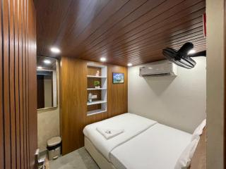 The Marina Kozhikode AC Rooms and Dorms Opposite to Beach - 8