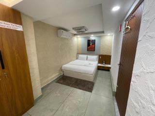 The Marina Kozhikode AC Rooms and Dorms Opposite to Beach - 5