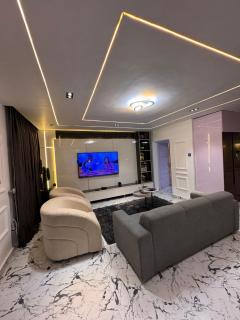 4 Bedrooms Luxury Apartment - 3