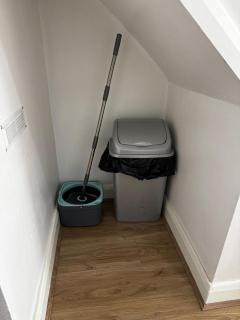 Modern 3-Bed Townhouse & Balcony - 2