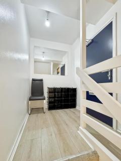 Bright 1-Bed London Flat With Private Garden Long Stay Deals - 3