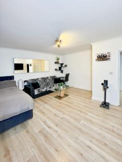 Bright 1-Bed London Flat With Private Garden Long Stay Deals - 6