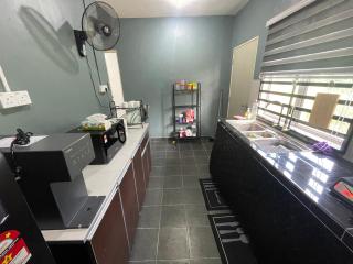 Homestay Farish Pantai Lagenda - 1
